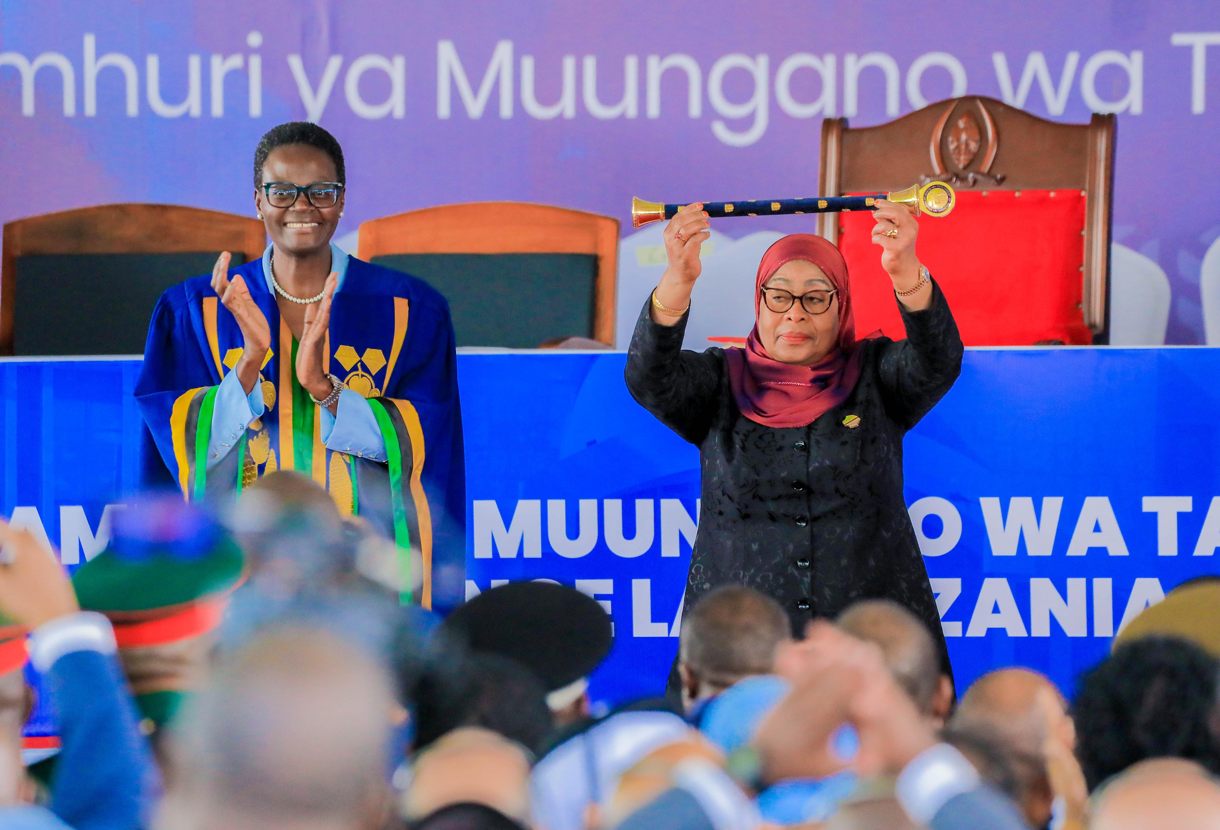 Tuzo Maalum ya Heshima iliyotolewa na Bunge kwa Mhe. Dkt. Samia Suluhu Hassan